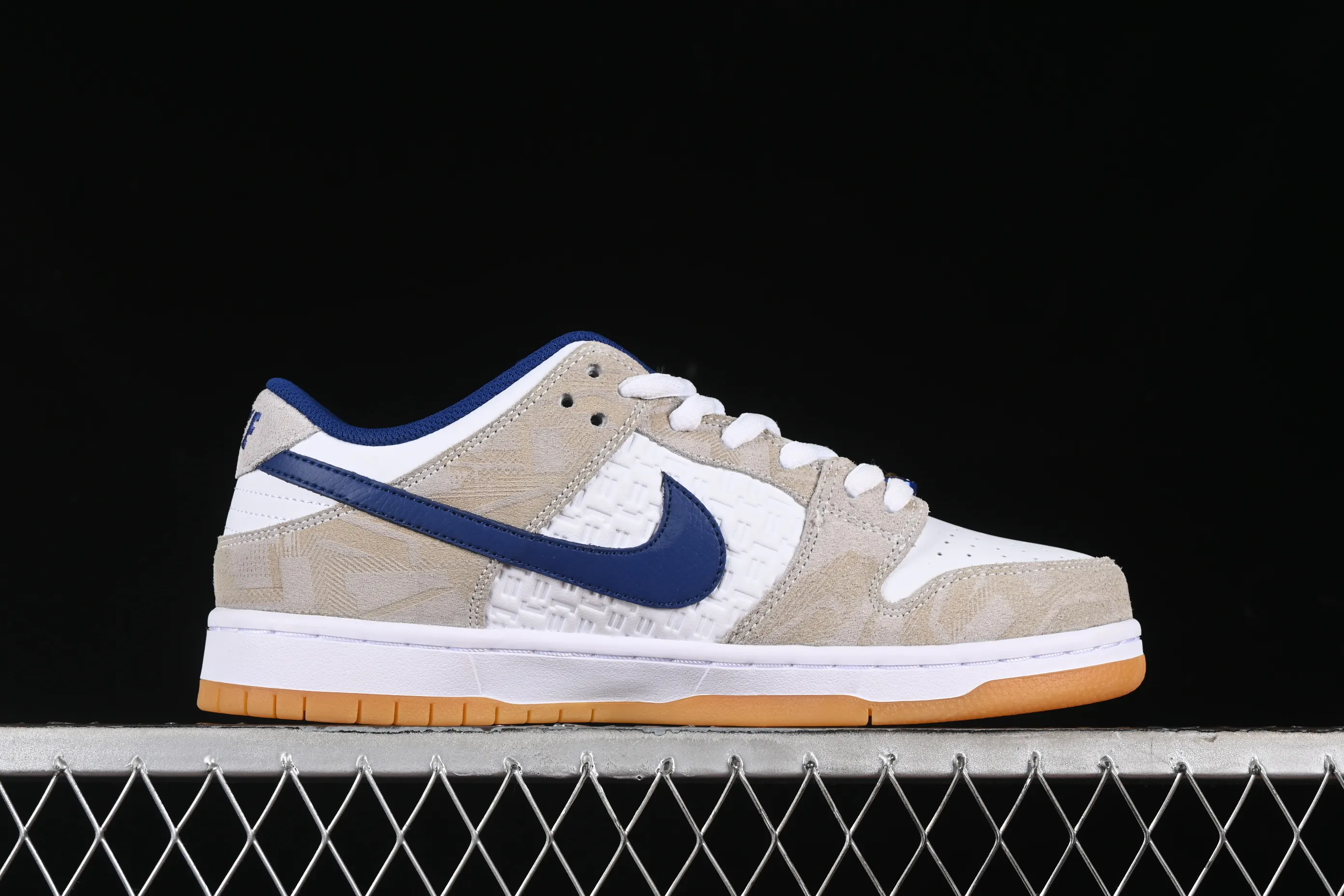 All categories Nk SB Dunk Series Nk SB Dunk Low low-top sneakers Rayssa Leal x Nk SB Dunk Low Brazilian skateboarding goddess joint model SB low-top casual sneakers FZ5251-001
